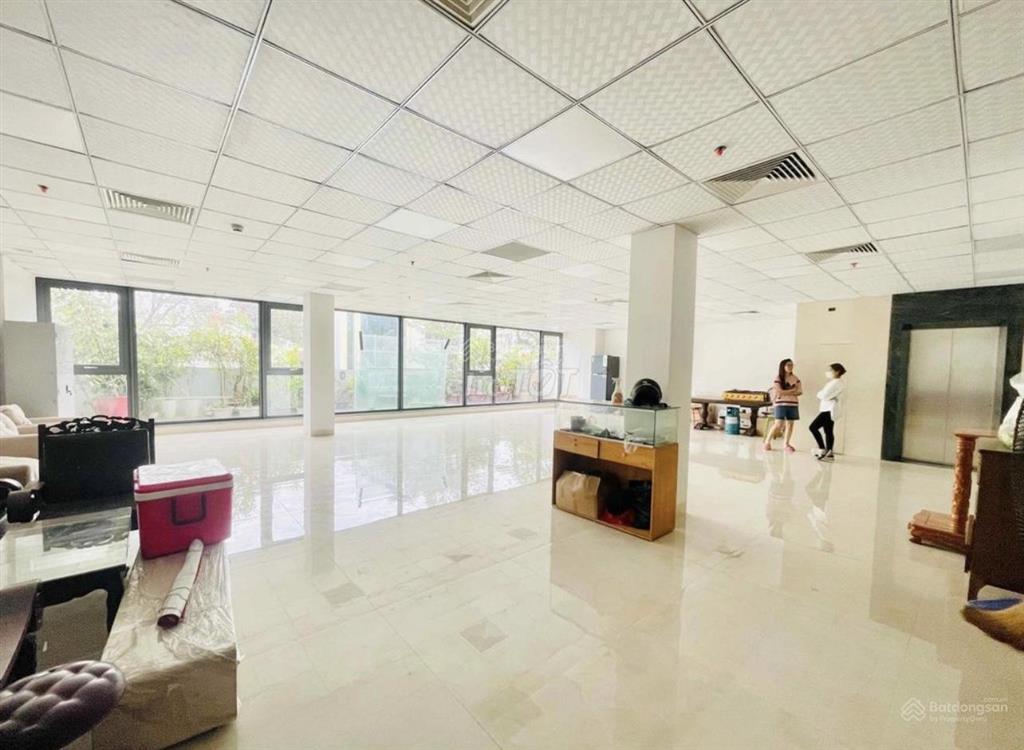 Văn phòng full nội thất ngay vincom phạm ngọc thạch  đống đa 165m2 giá chỉ nhỉnh 30triệu/th