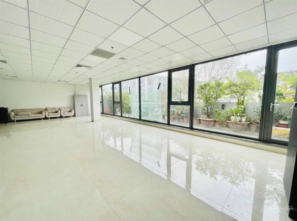 Văn phòng full nội thất ngay vincom phạm ngọc thạch  đống đa 165m2 giá chỉ nhỉnh 30triệu/th