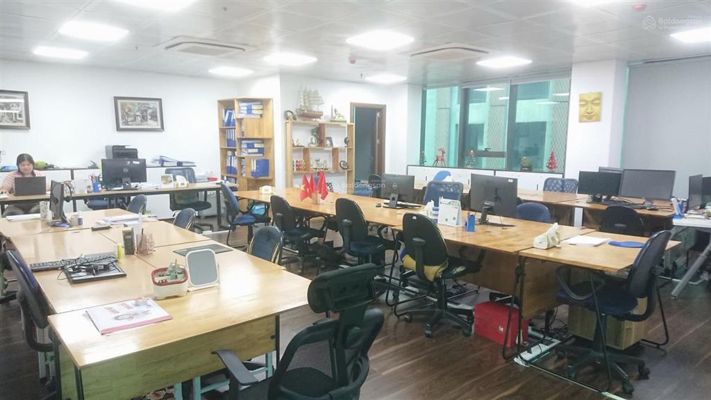Văn phòng full nội thất ngay vincom phạm ngọc thạch  đống đa 165m2 giá chỉ nhỉnh 30triệu/th