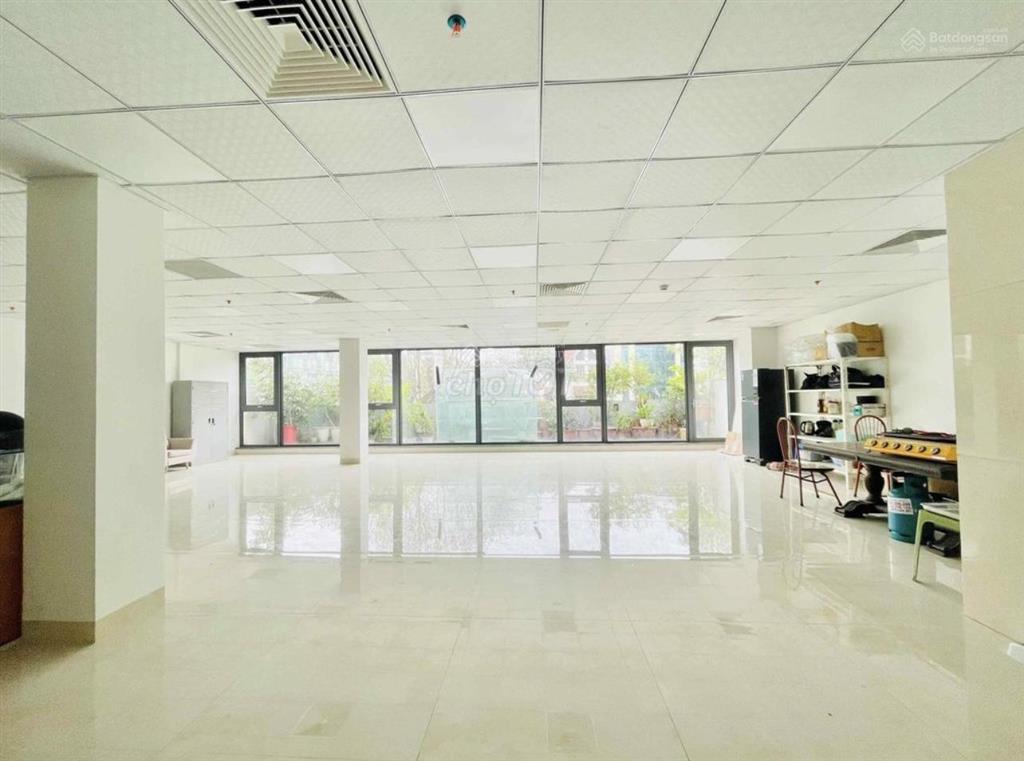 Văn phòng full nội thất ngay vincom phạm ngọc thạch  đống đa 165m2 giá chỉ nhỉnh 30triệu/th
