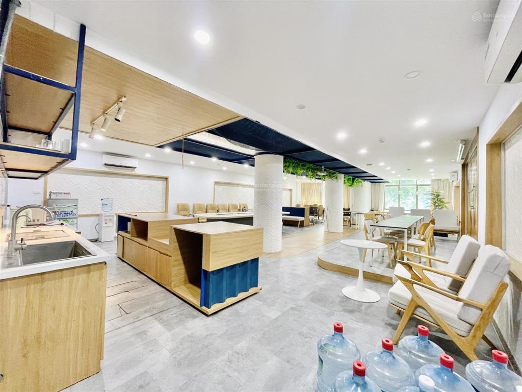 Cho thuê văn phòng mặt phố liễu giai  ba đình 155m2 vị trí hot có 102 giá cực rẻ