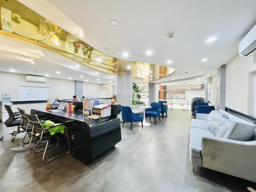 Cho thuê văn phòng mặt phố liễu giai  ba đình 155m2 vị trí hot có 102 giá cực rẻ