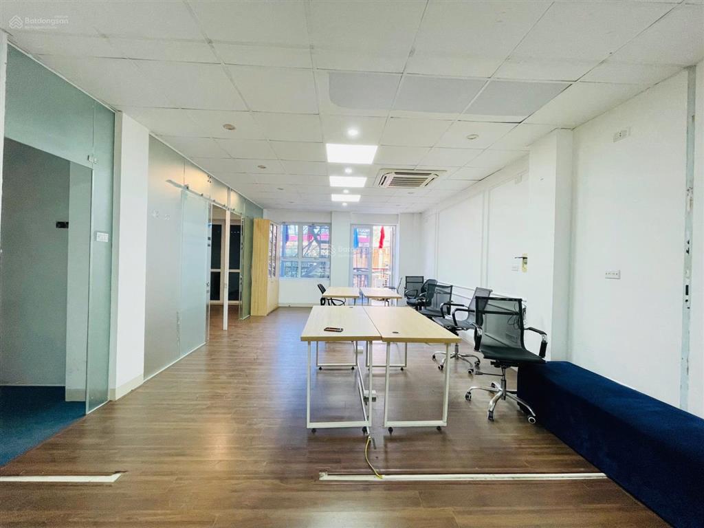 Chính chủ cho thuê sàn văn phòng mặt hồ xã đàn 160m giá cực rẻ chỉ 26tr free để xe, dịch vụ