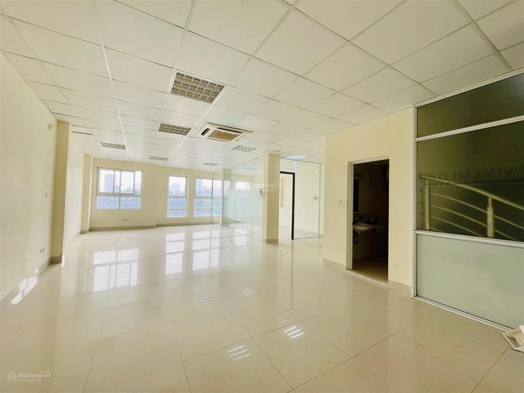 Chính chủ cho thuê sàn văn phòng mặt hồ xã đàn 160m giá cực rẻ chỉ 26tr free để xe, dịch vụ