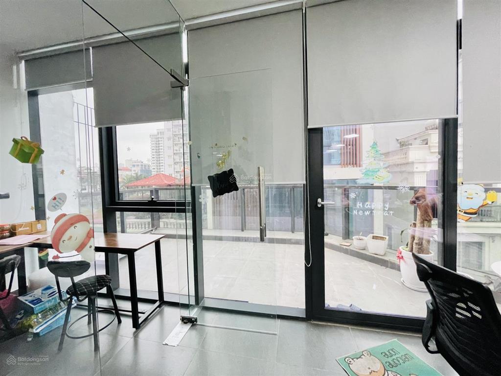 Bóc tem sàn văn phòng đẹp keng mặt phố đống đa 120m2 giá chỉ 18 triệu