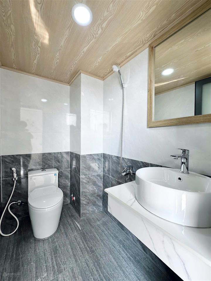 Cho thuê chdv có gác mới xây ngay gần dh văn lang, công nghiệp và bình thạnh