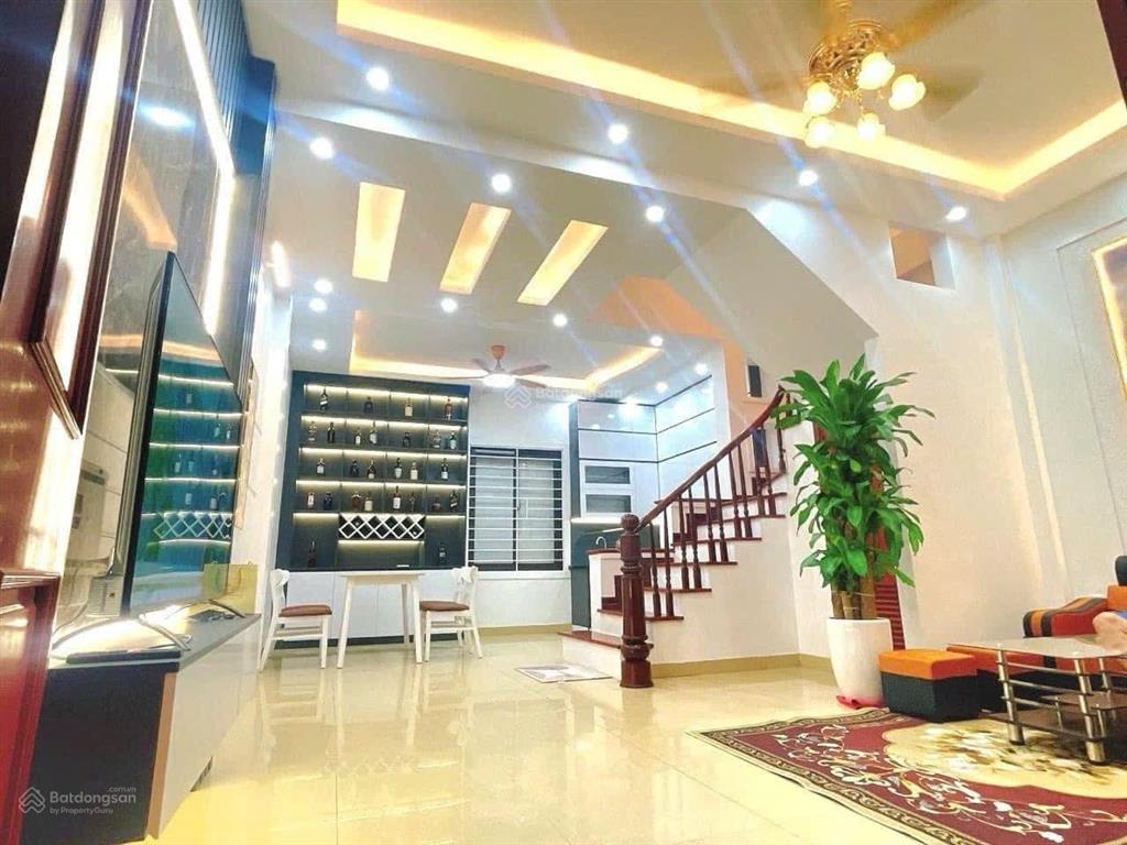 Nhà mặt ngõ kinh doanh cầu giấy/dịch vọng dt 48m2 ô tô qua nhà lô góc hơn 13 tỷ