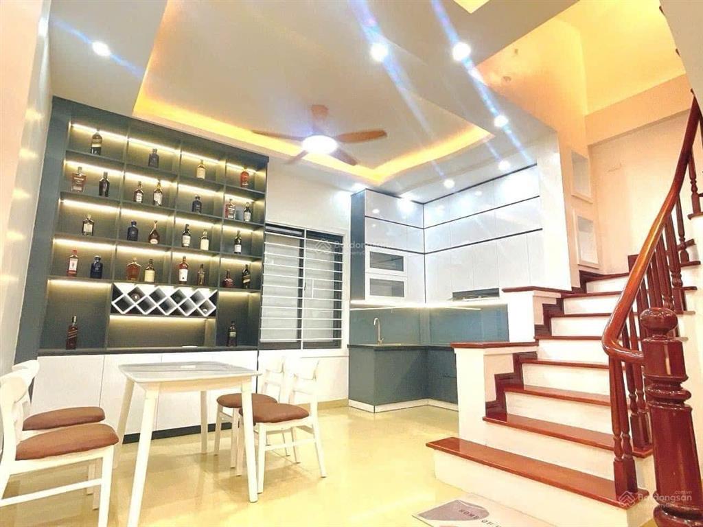 Nhà mặt ngõ kinh doanh cầu giấy/dịch vọng dt 48m2 ô tô qua nhà lô góc hơn 13 tỷ