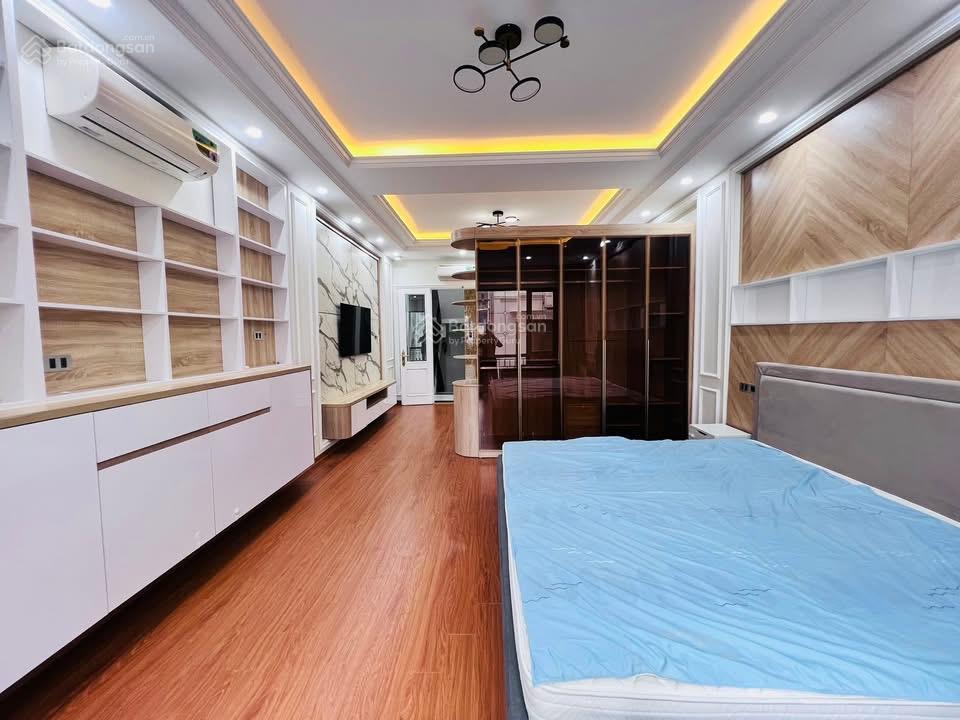 Siêu phẩm ngoại giao đoàn dt 46m2x 6 tầng thang máy lô góc 3 mặt hàng xóm đsq hàn hơn 10 tỷ