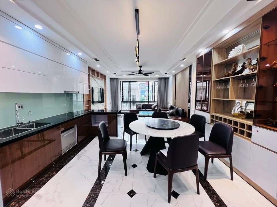 Siêu phẩm ngoại giao đoàn dt 46m2x 6 tầng thang máy lô góc 3 mặt hàng xóm đsq hàn hơn 10 tỷ