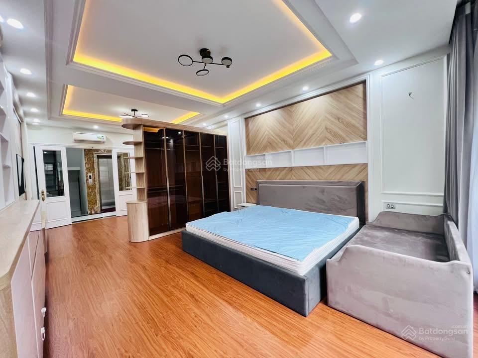 Siêu phẩm ngoại giao đoàn dt 46m2x 6 tầng thang máy lô góc 3 mặt hàng xóm đsq hàn hơn 10 tỷ