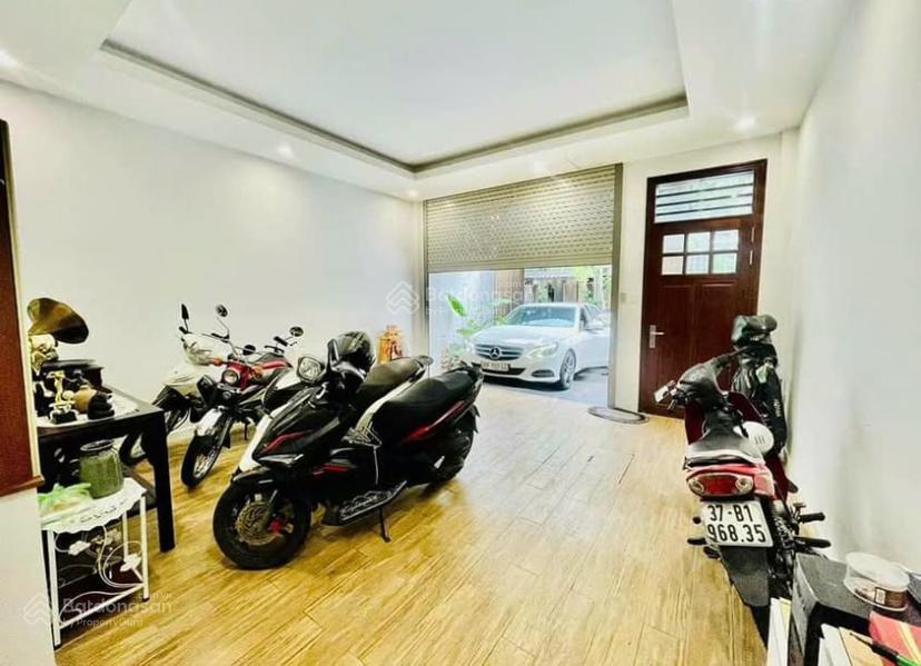 Phân lô qđ trần quốc hoàn/ cầu giấy 56m x 5 tầng đường ô tô tránh 8m vỉa hè 3m 21 tỷ