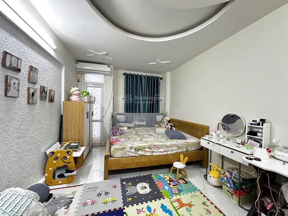 Nguyễn thị định  cầu giấy  dt 33m2 x 5 tầng  giá hơn 6 tỷ  ô tô cách nhà 30m