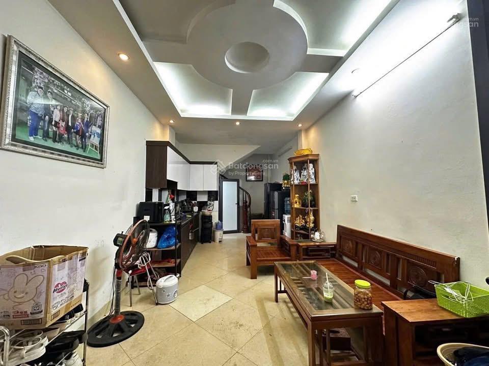 Nguyễn thị định  cầu giấy  dt 33m2 x 5 tầng  giá hơn 6 tỷ  ô tô cách nhà 30m