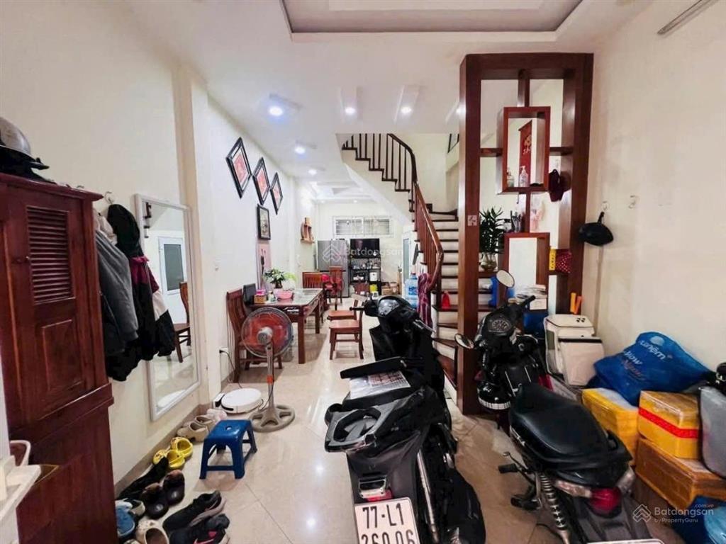 Nhỉnh 11 tỷ  ô tô qua nhà  q. cầu giấy  dt 40m2, 5 tầng, ngõ thông kinh doanh