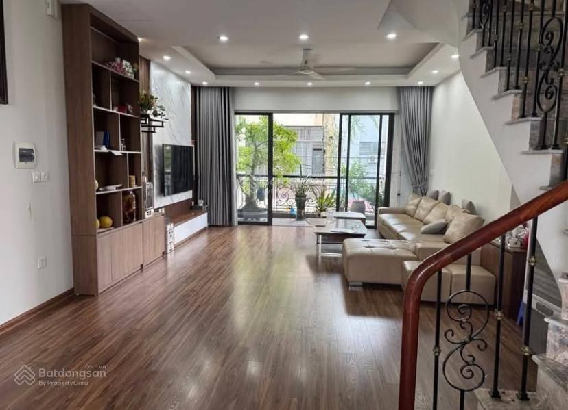 Hiếm  phân lô cán bộ q. cầu giấy  ô tô vào nhà  dt 50m2 5 tầng  hơn 13 tỷ