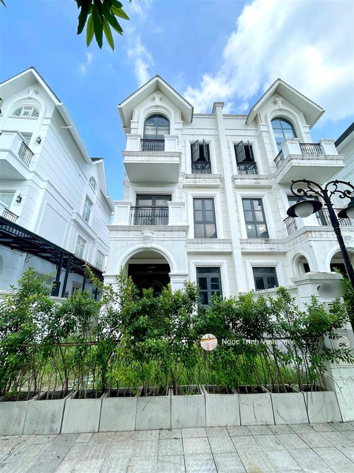 Song lập hải âu 02 hướng đn gần hồ, nằm trên trục đường 30m vừa ở vừa kinh doanh tại vin gia lâm