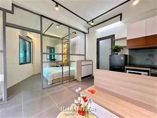 Căn hộ 1 phòng ngủ, vách kính sang trọng  đầy đủ nội thất, tiện nghi  cửa sổ trời, gần q1, pn