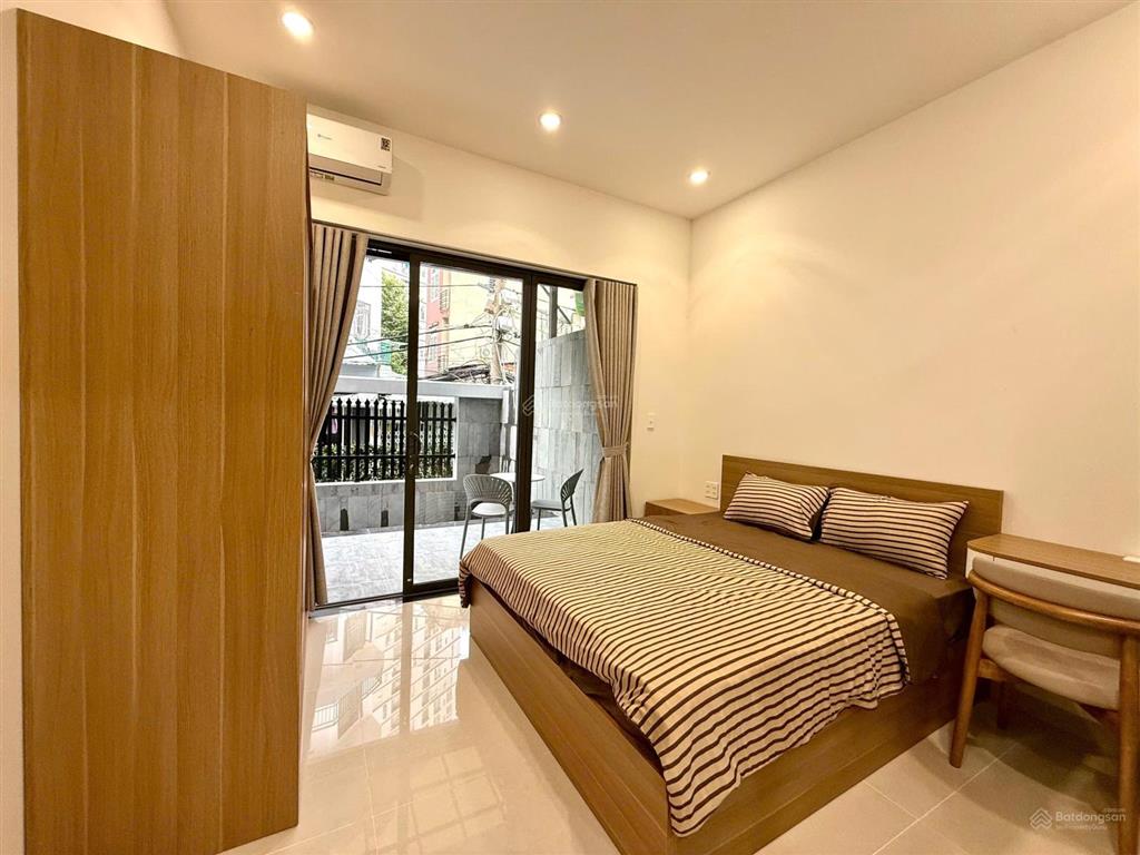 Chdv mới xây, sân vườn lớn  đầy đủ tiện nghi, nội thất luxury  thiết kế hiện đại  gần sân bay