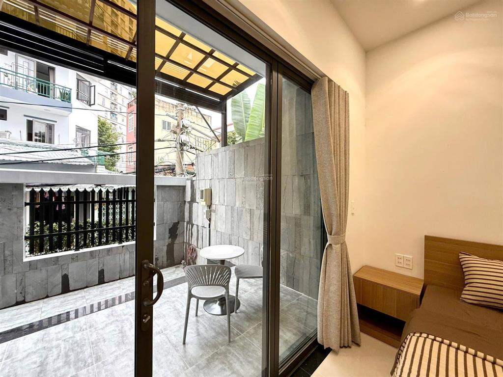 Chdv mới xây, sân vườn lớn  đầy đủ tiện nghi, nội thất luxury  thiết kế hiện đại  gần sân bay