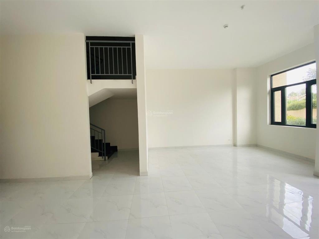 Căn hộ chung cư, phòng trống, diện tích 174m2