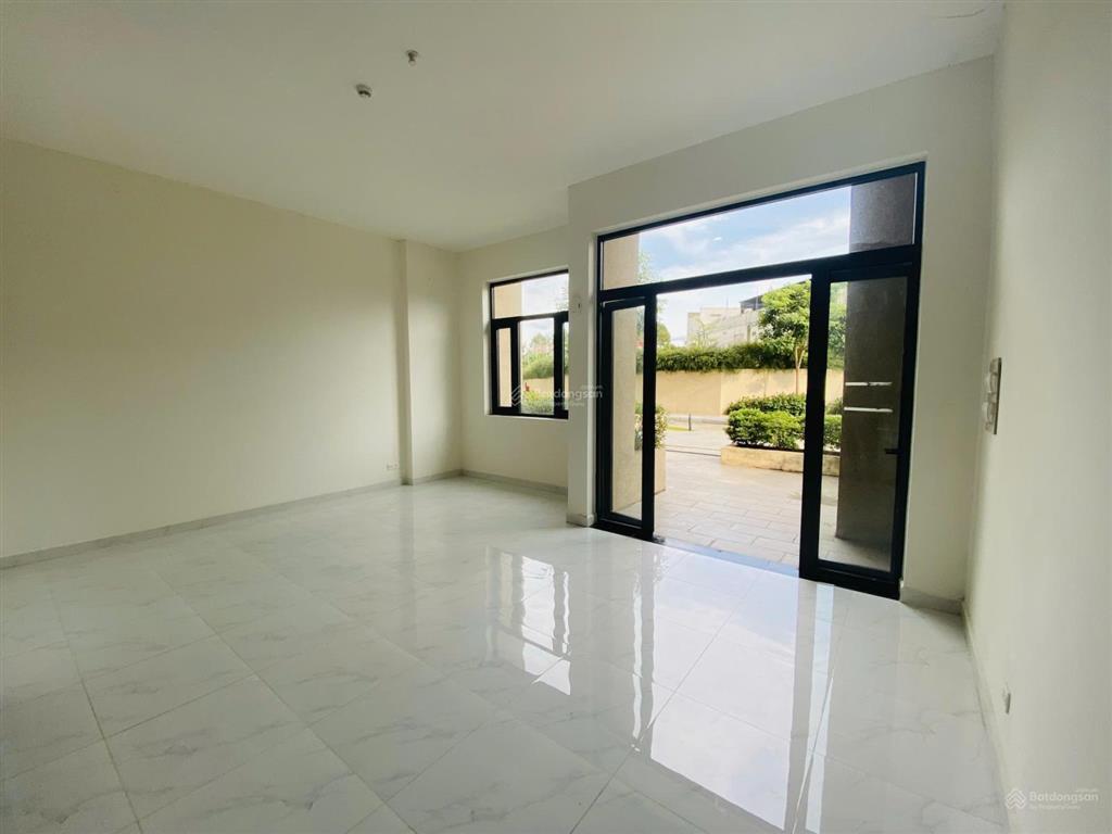 Căn hộ chung cư, phòng trống, diện tích 174m2