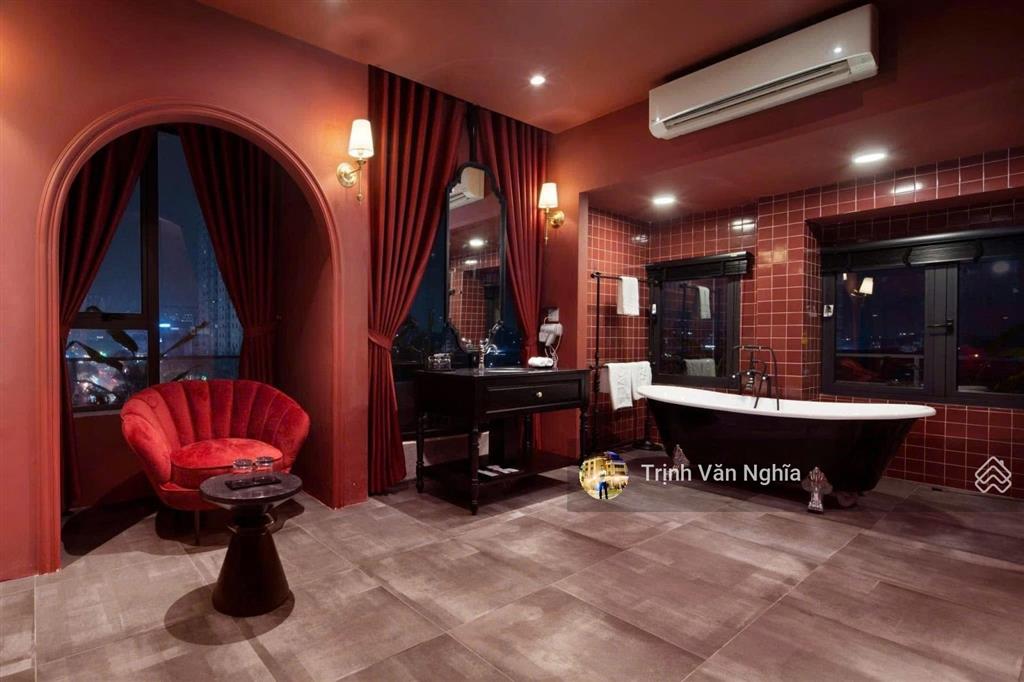 Cho thuê khách sạn hàng bè 80 phòng full đồ, diện tích 260m2 x 11 tầng, mặt tiền 12m, giá thuê 3 tỷ