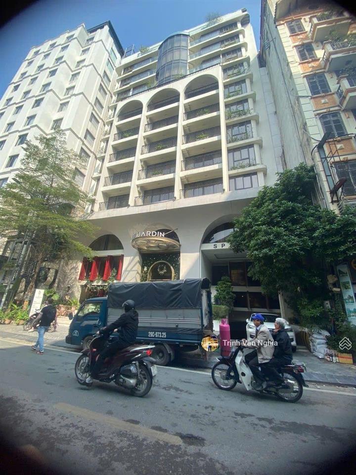 Cho thuê khách sạn hàng bè 80 phòng full đồ, diện tích 260m2 x 11 tầng, mặt tiền 12m, giá thuê 3 tỷ
