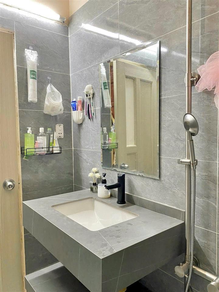 Studio 1pn tách bếp có ban công, đầy đủ nội thất ngay chợ hạnh thông tây