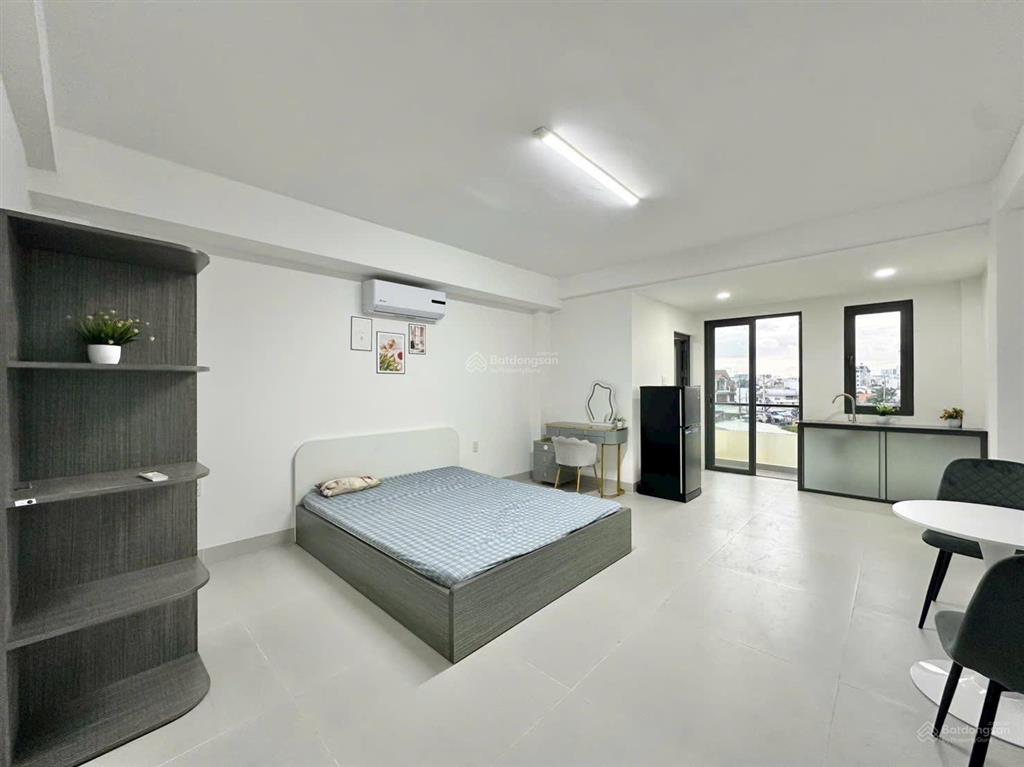 Studio cửa sổ diện tích rộng, thoáng, full nội thất như ảnh