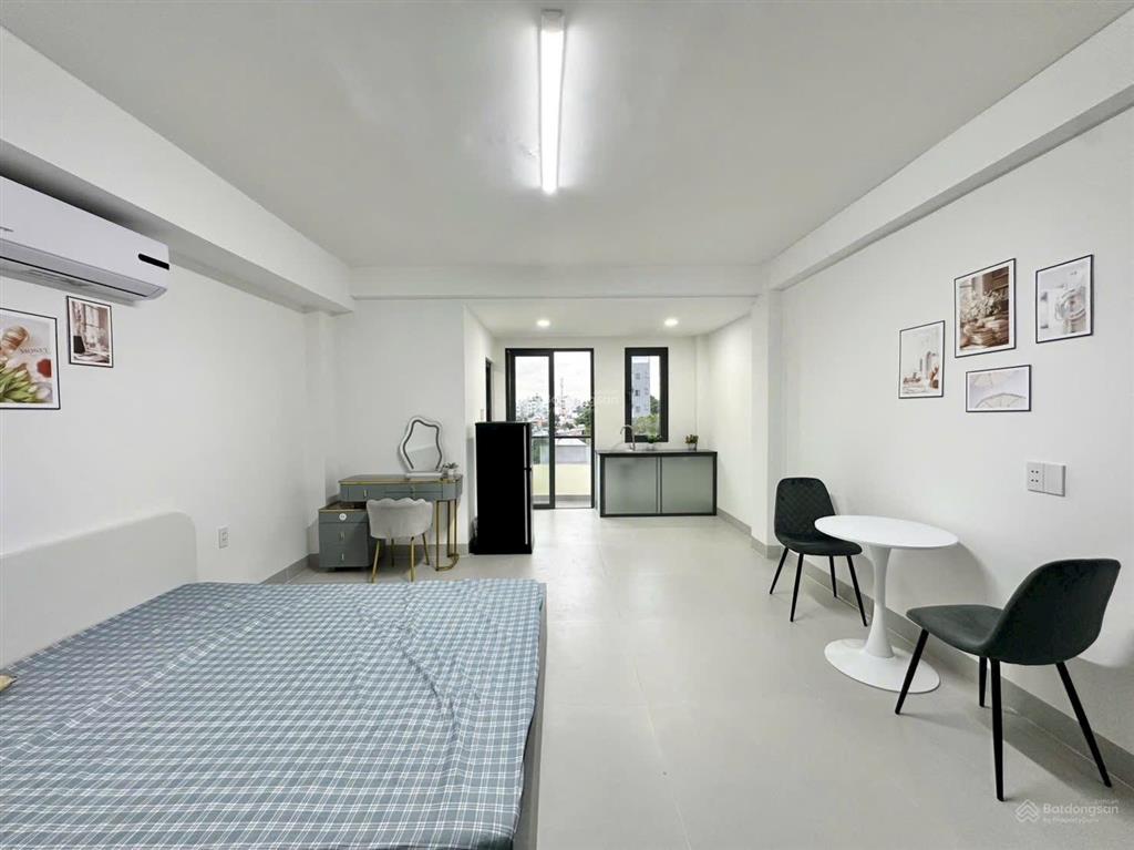 Studio cửa sổ diện tích rộng, thoáng, full nội thất như ảnh