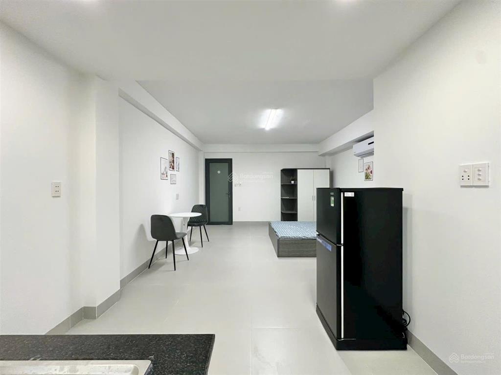 Studio cửa sổ diện tích rộng, thoáng, full nội thất như ảnh