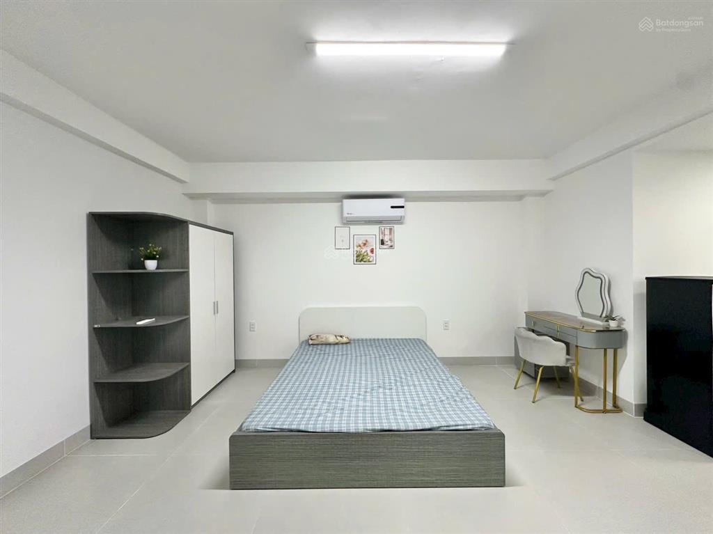 Studio cửa sổ diện tích rộng, thoáng, full nội thất như ảnh