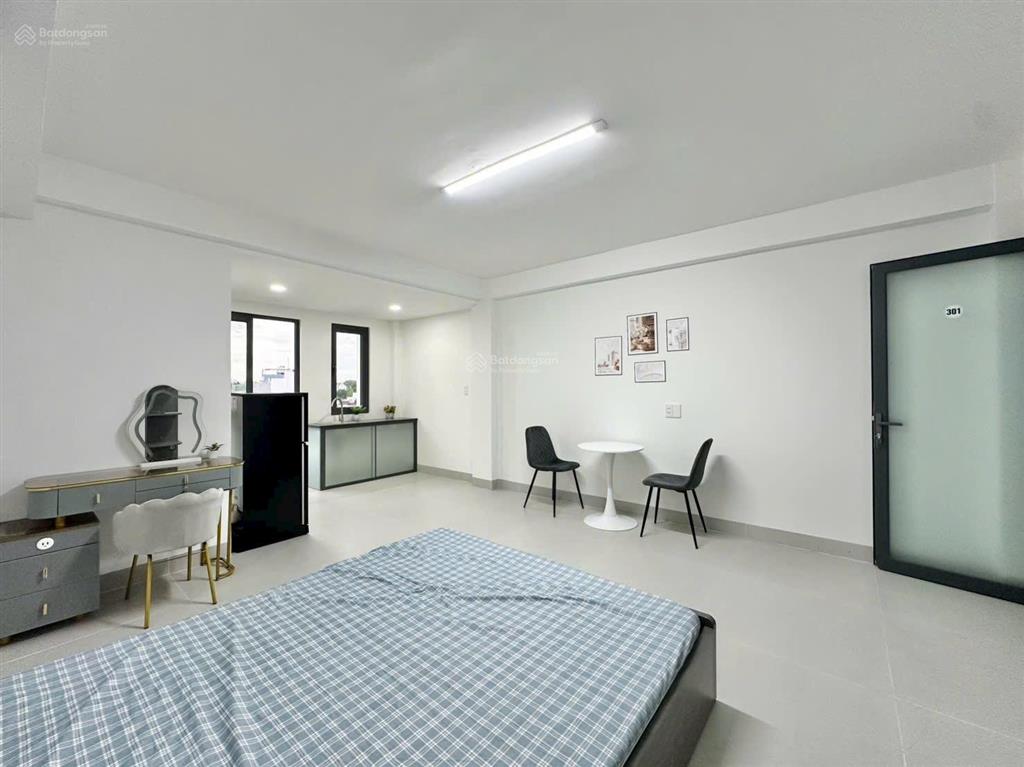 Studio cửa sổ diện tích rộng, thoáng, full nội thất như ảnh