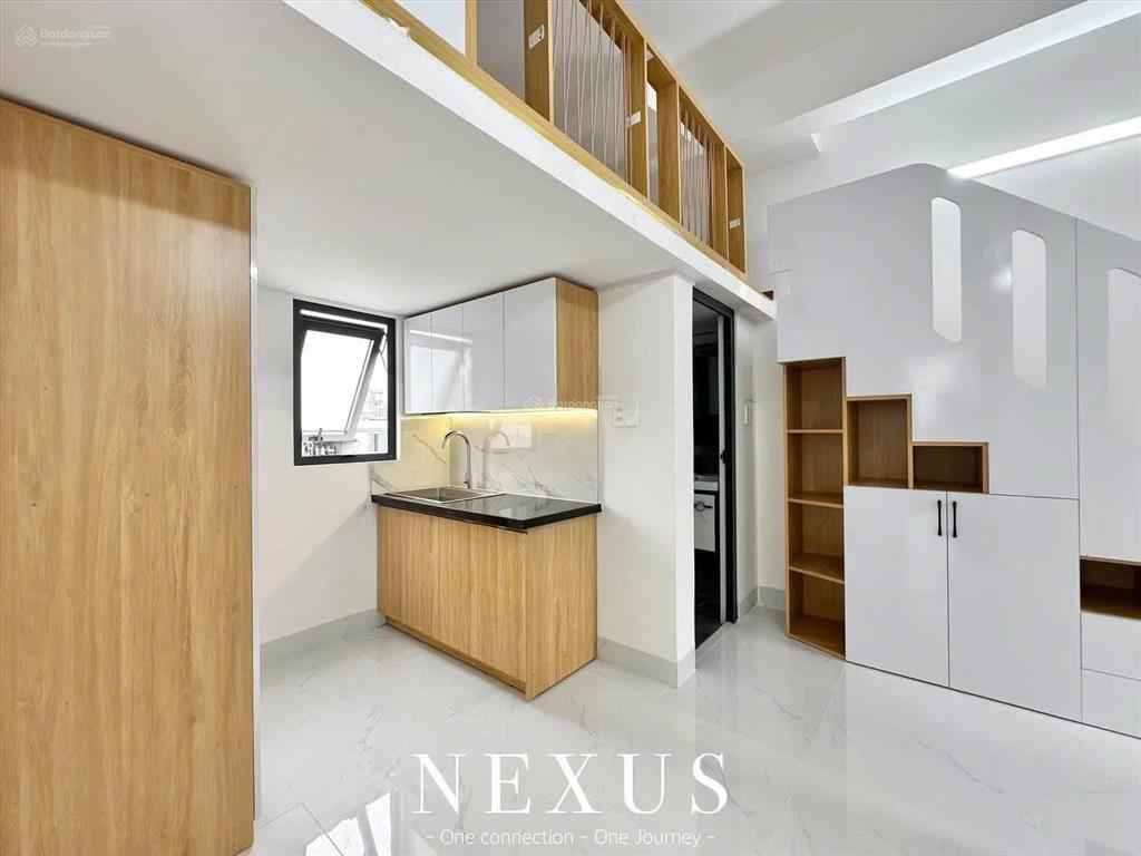 Căn hộ duplex có ban công, đầy đủ nội thất, mới 100%