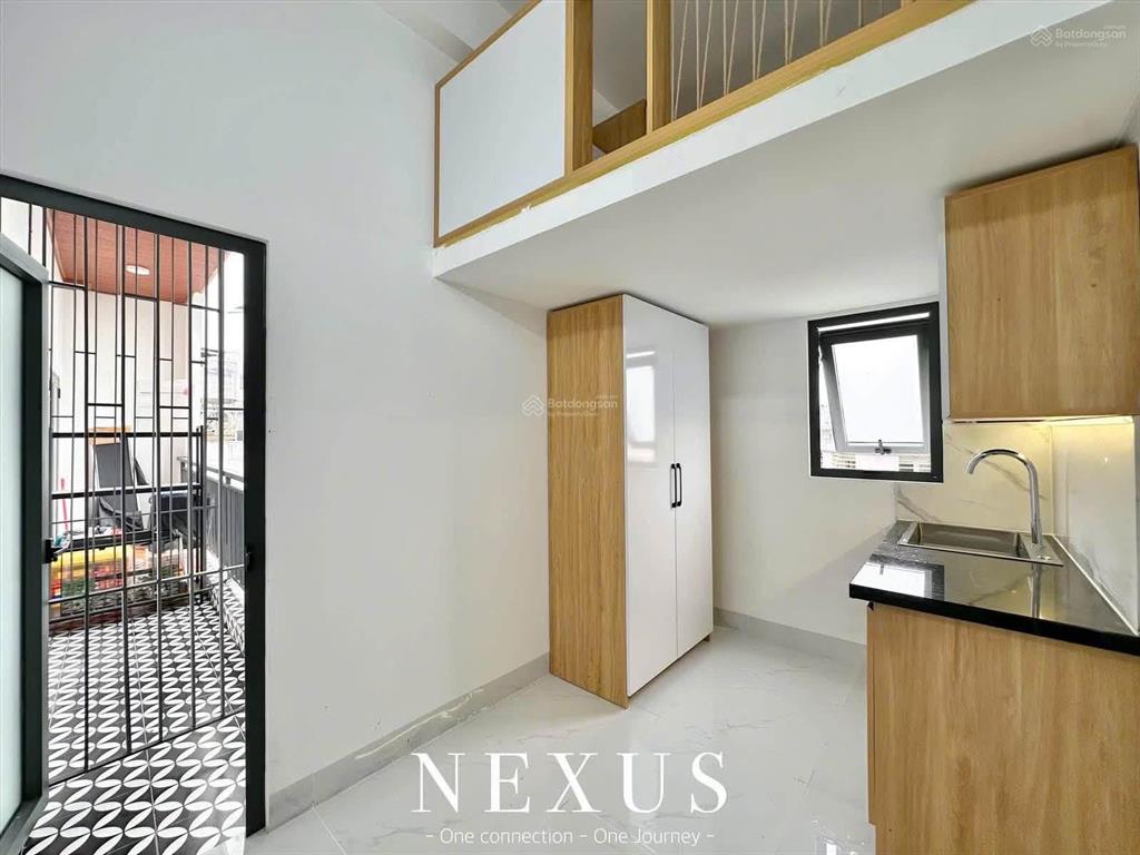 Căn hộ duplex có ban công, đầy đủ nội thất, mới 100%