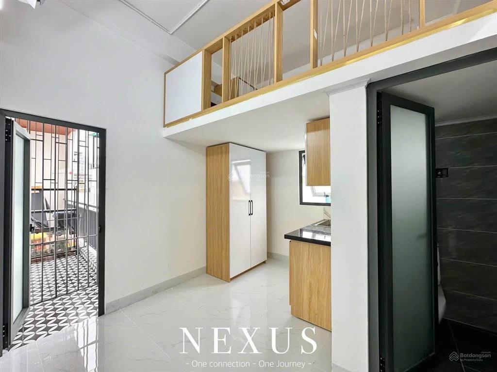 Căn hộ duplex có ban công, đầy đủ nội thất, mới 100%