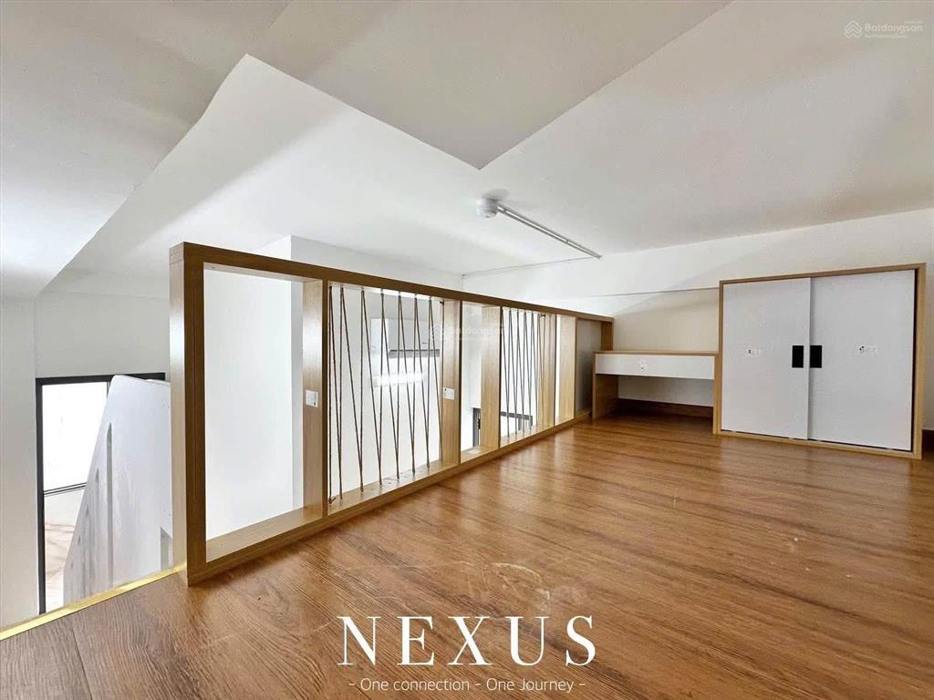 Căn hộ duplex có ban công, đầy đủ nội thất, mới 100%