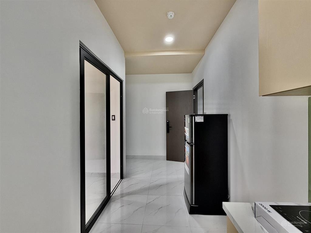 Chính chủ 1pn tách bếp mới xây, đầy đủ nội thất, cửa sổ trời