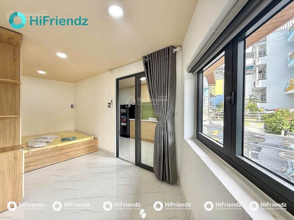 Chính chủ 1pn tách bếp mới xây, đầy đủ nội thất, cửa sổ trời