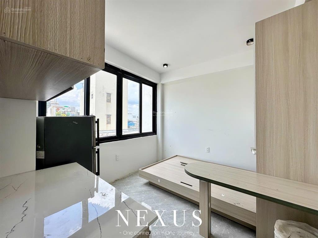 Studio cửa sổ mới khai trương, đầy đủ nội thất, thoáng sáng