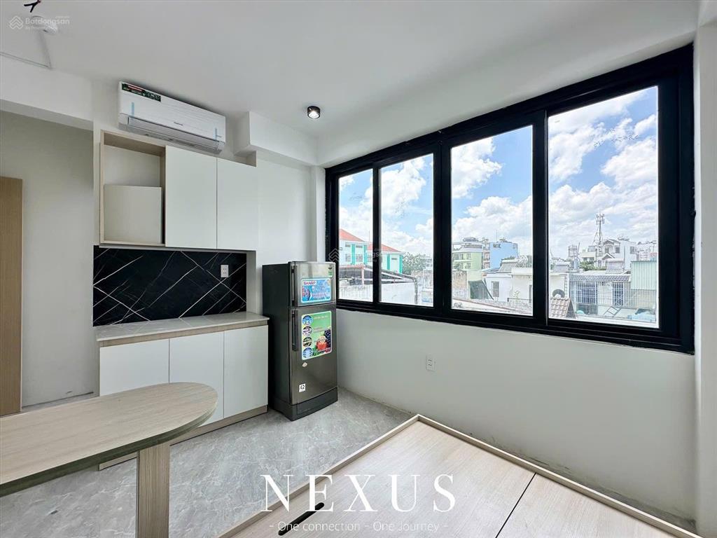 Studio cửa sổ mới khai trương, đầy đủ nội thất, thoáng sáng