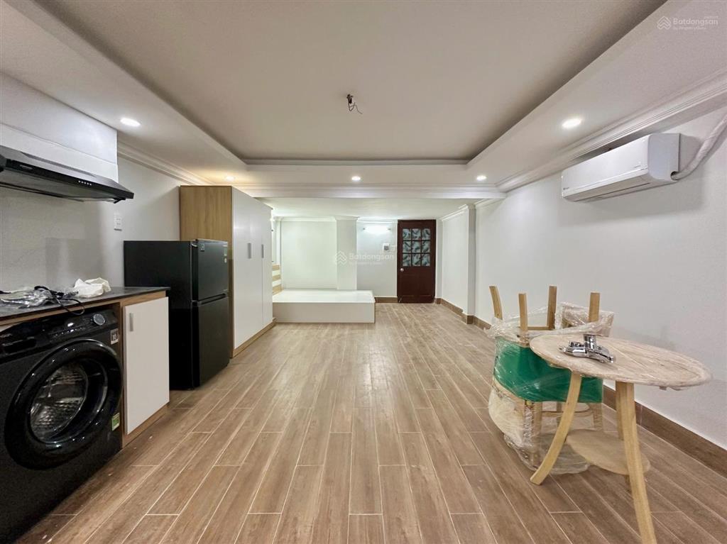 Studio cửa sổ diện tích cực rộng, mới xây, nội thất như ảnh