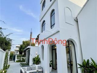 Bán nhà 43m2 giá 3tỷ450tr sổ đỏ chuẩn không lỗi phong thủy , không quy hoạch gần quốc lộ 6 tiện ích