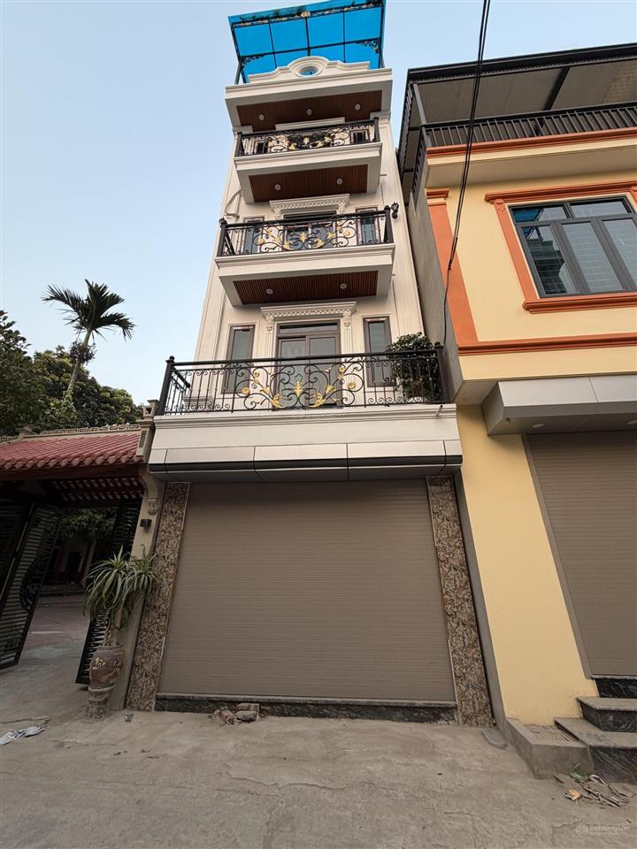 Bán nhà 30m2 giá 2tỷ800 ngõ ô tô cạnh nhà , nhà thiết kế đẹp không lỗi phong thủy ,khu vực tiện ich