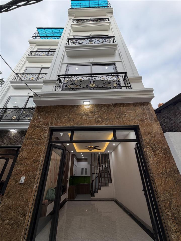 Bán gấp nhà 30m2 giá 2tỷ800 ngõ ô tô cạnh nhà , không lỗi phong thủy thiết kế đẹp tiện ích tốt