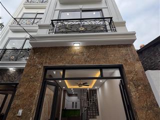 Bán gấp nhà 30m2 giá 2tỷ800 ngõ ô tô cạnh nhà , không lỗi phong thủy thiết kế đẹp tiện ích tốt