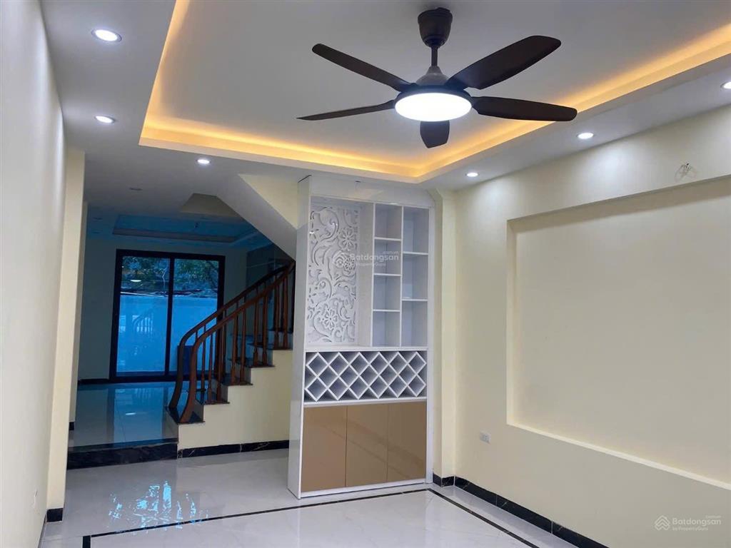 Bán nhà 32m2 giá 2tỷ800tr ngõ ô tô cạnh gần nhà, không lỗi phong thủy khu tiện ích, thiết kế đẹp