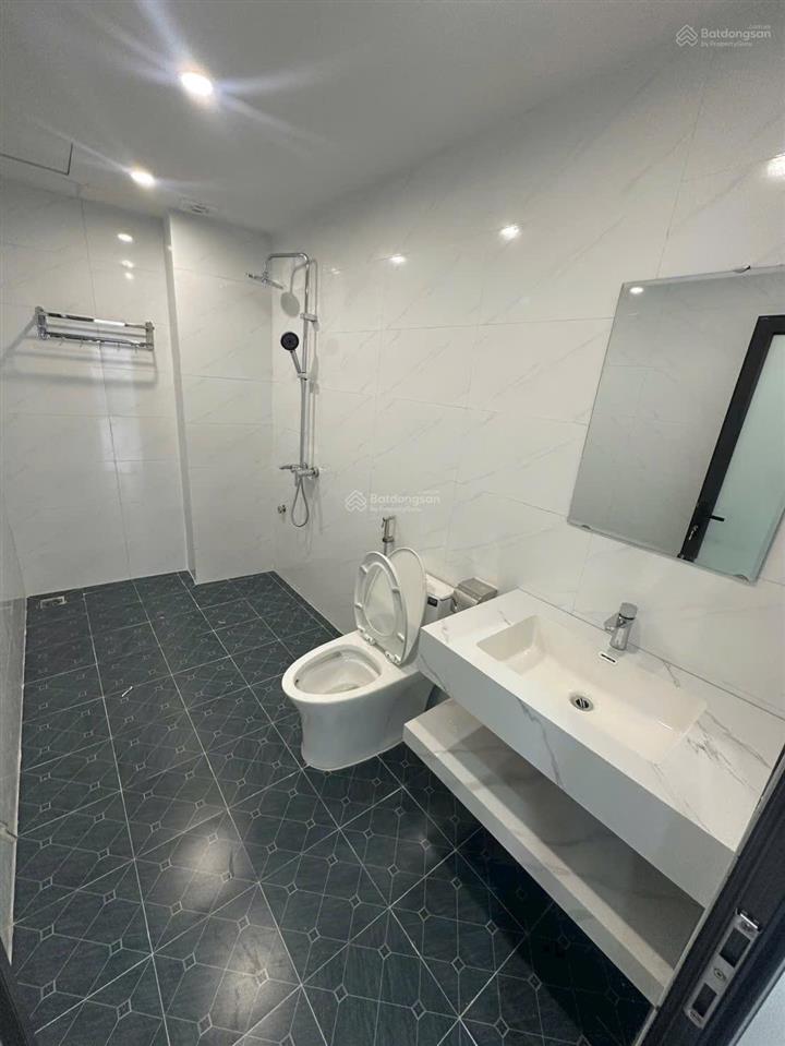 Bán nhà 34m2 giá 4tỷ950tr ngoc ô tô cạnh gần nhà , sổ đỏ chuẩn gần chợ trường tiện ích cho thuê tốt