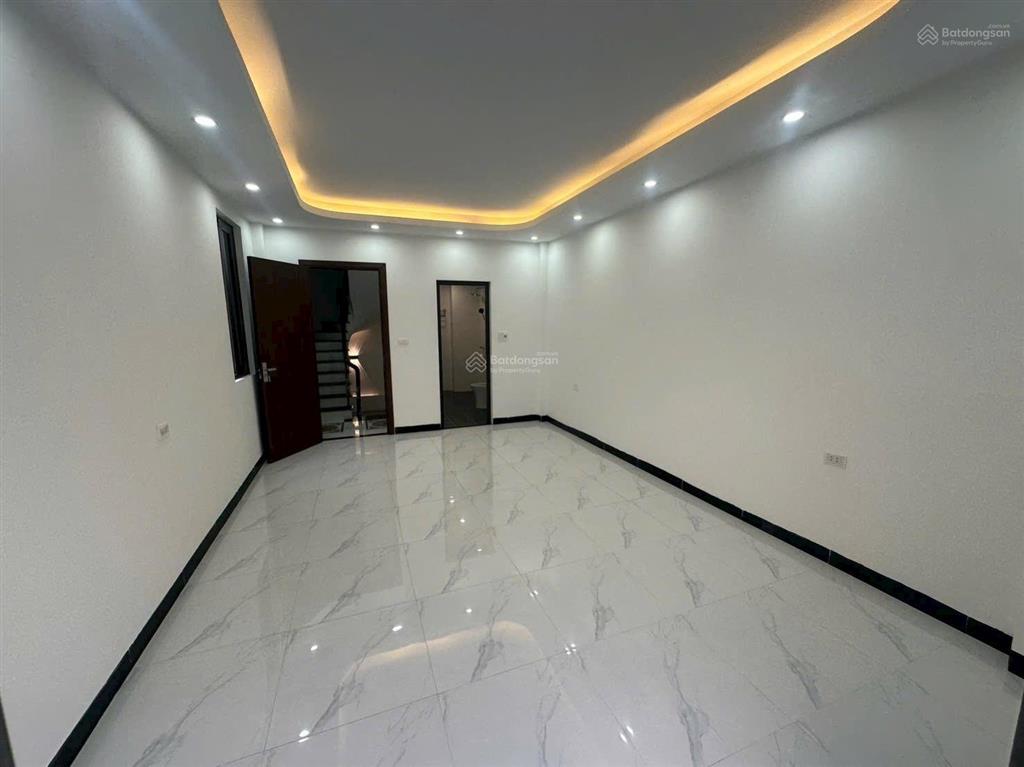 Bán nhà 34m2 giá 4tỷ950tr ngoc ô tô cạnh gần nhà , sổ đỏ chuẩn gần chợ trường tiện ích cho thuê tốt